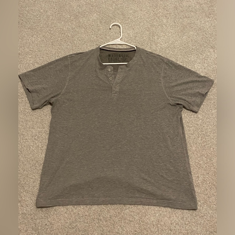 XL Gray Henley Tee. Good condition. Soft fabric. No stains or tears.